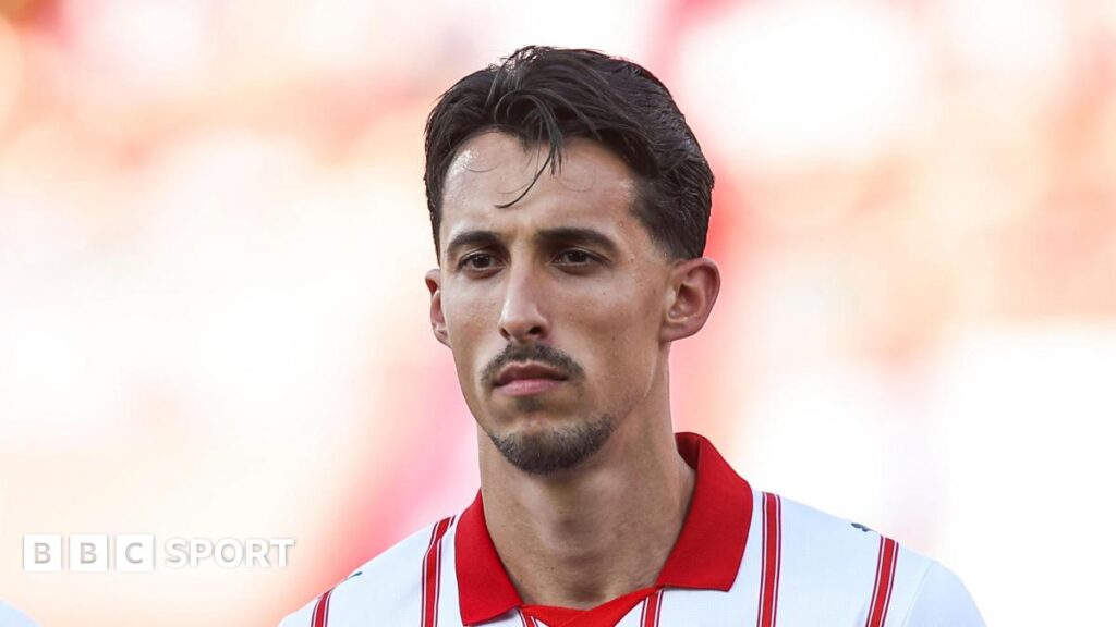 Bojan Miovski in action for Girona