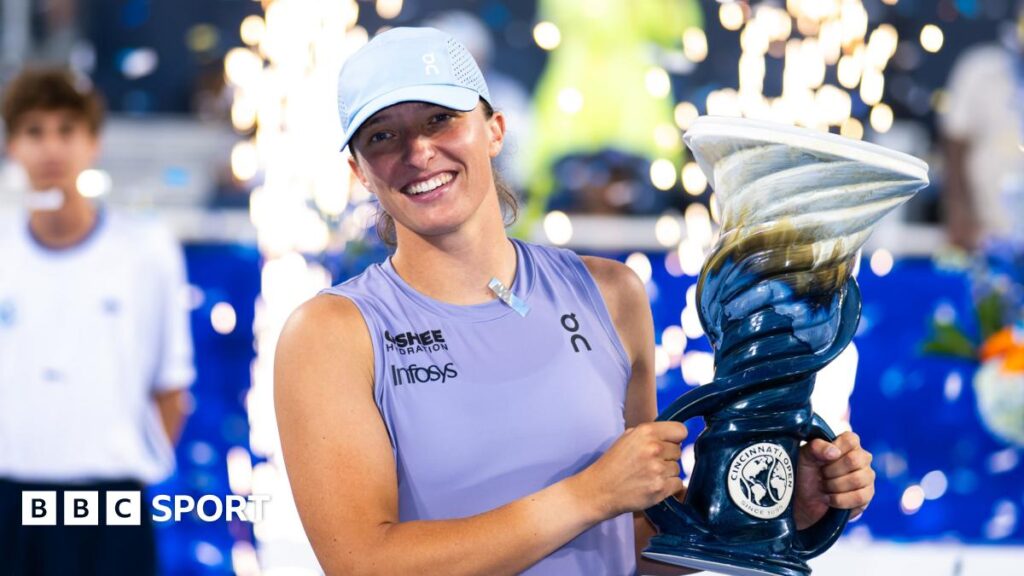 Iga Swiatek lifts Cincinnati Open trophy after beating Jasmine Paolini