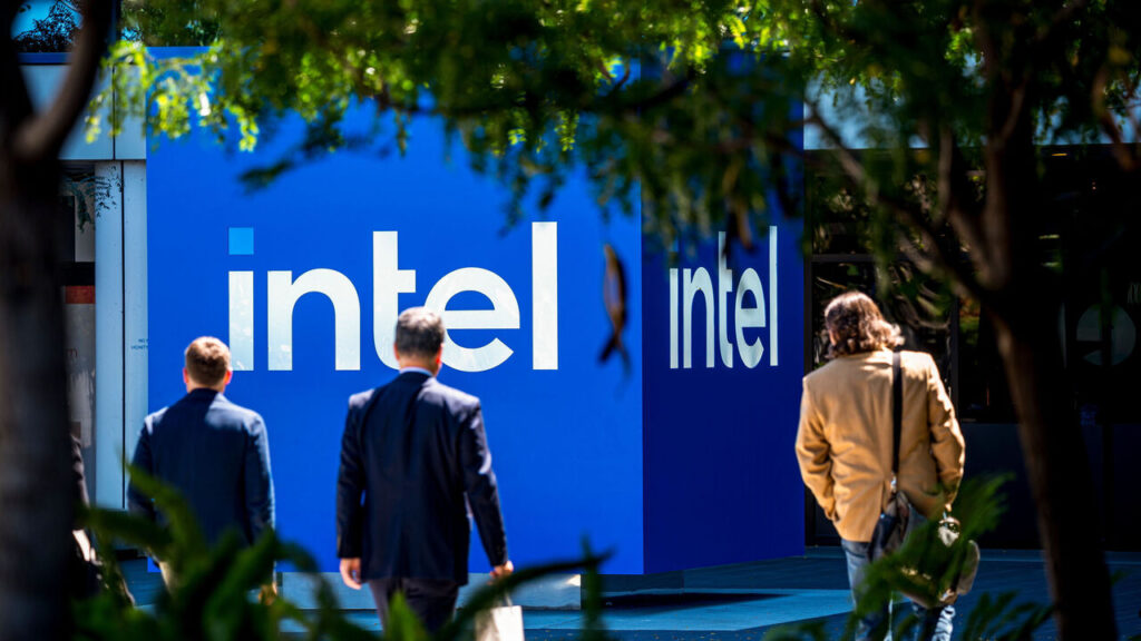 Intel Corp. headquarters in Santa Clara, California, USA.