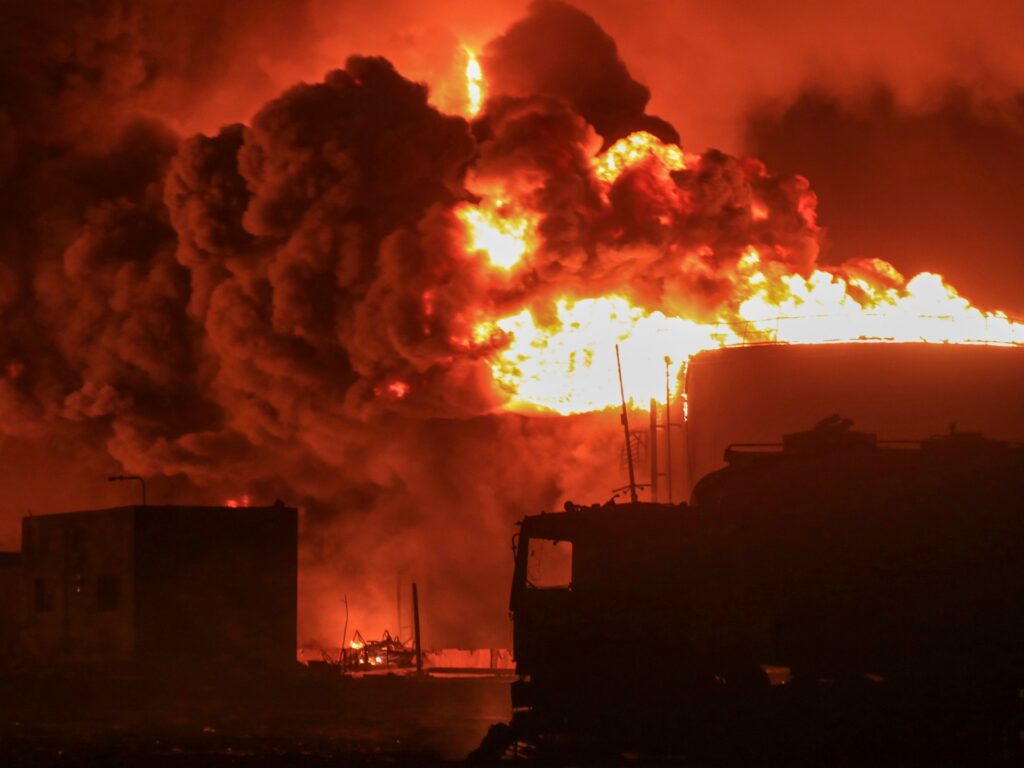 Israel launches series of strikes on Yemen’s Red Sea port Hodeidah | Israel-Palestine conflict News