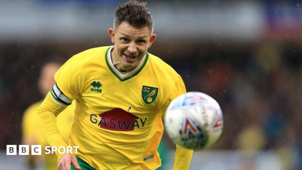 Jamie Cureton playing for Norwich