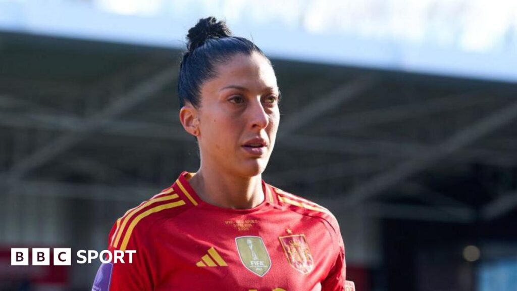 Jenni Hermoso in a Spain shirt