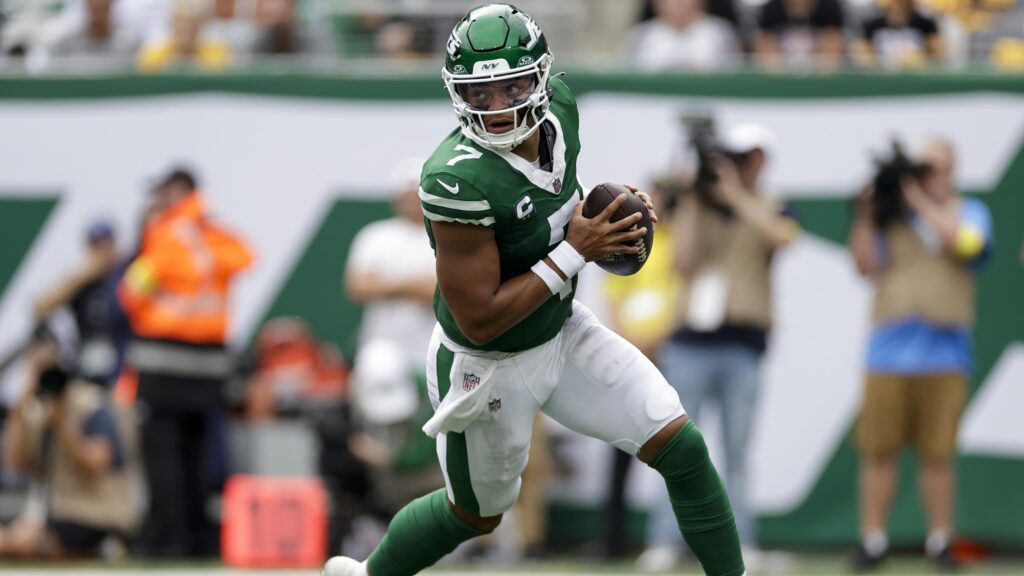 Justin Fields Reportedly Will Be Jets’ QB1 vs. Bengals, Tyrod Taylor Out With Injury