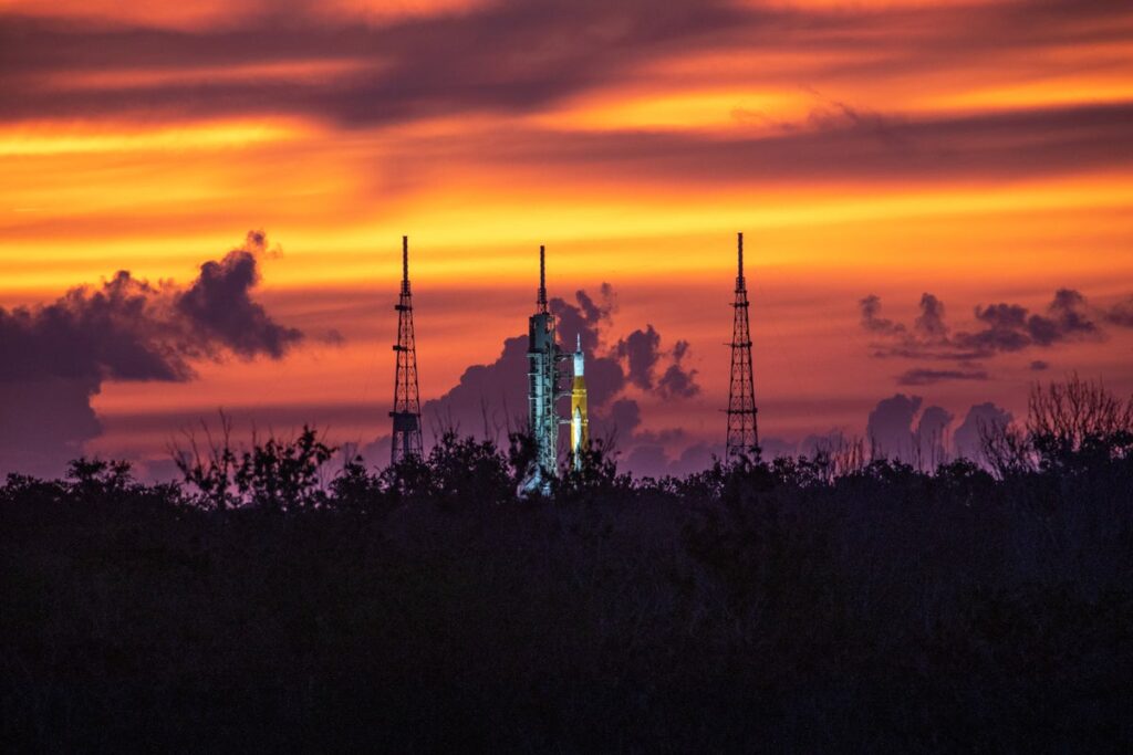 NASA’s Bet on SpaceX’s Starship May Give Moon Race to China