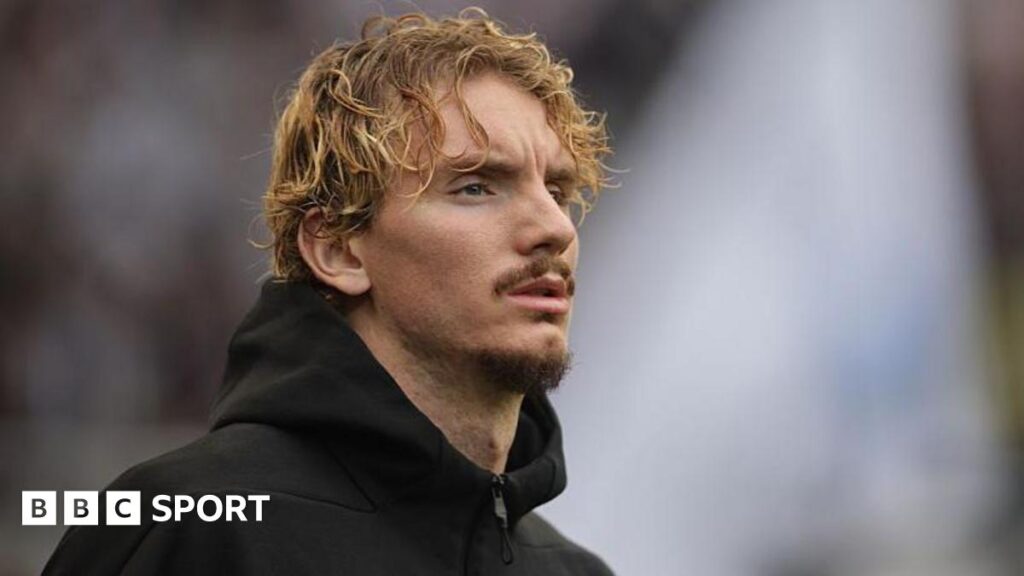 Nick Woltemade: Why Newcastle forward is no ‘tall camel’ Nick Woltemade walking out before Newcastle United's game against Arsenal at St James' Park on 28 September, 2025