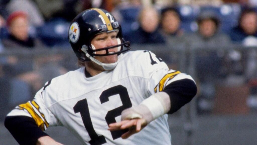 Aaron Rodgers’ broken wrist: He wouldn’t be first Steelers QB to play through it