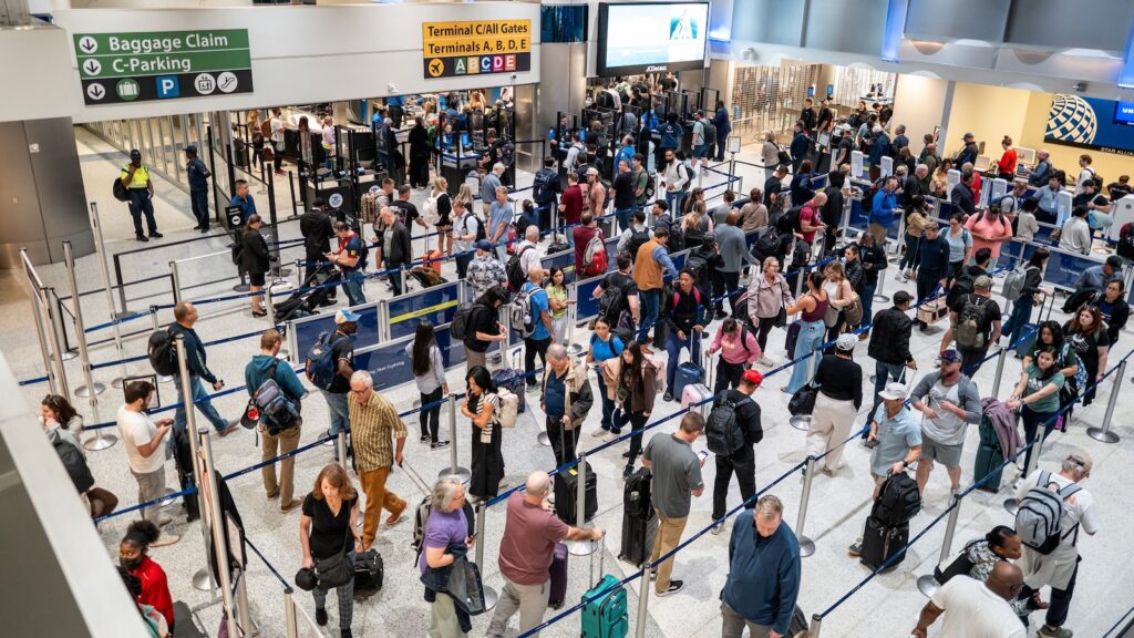 Airlines cancel hundreds of flights Friday as shutdown stretches on