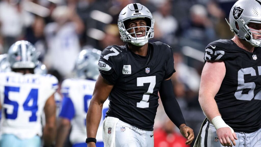 Raiders’ Geno Smith apologizes for obscene gesture to fans
