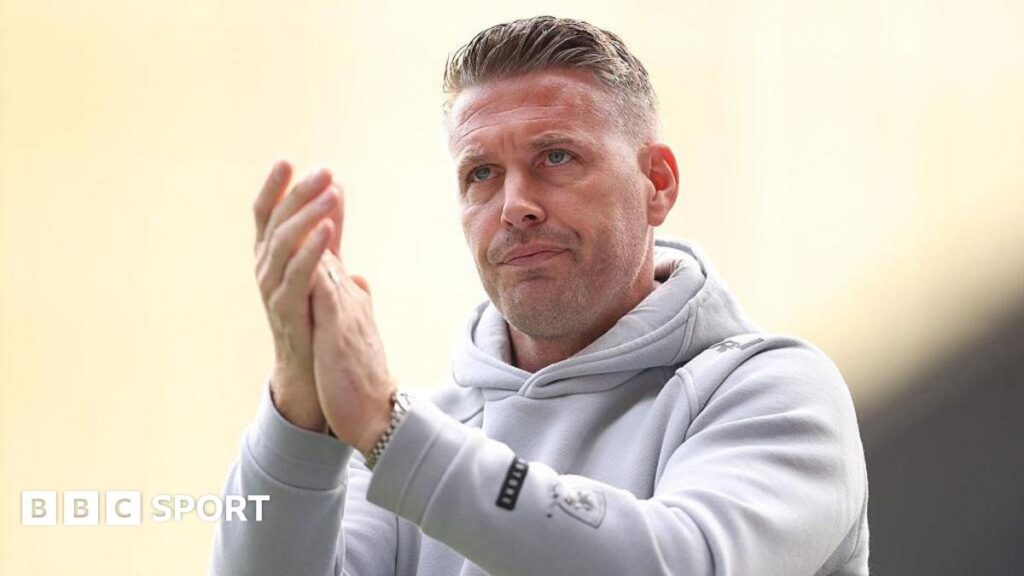 Rob Edwards: Middlesbrough boss to hold talks with Wolves after deal agreed Rob Edwards clapping the fans during a Middlesbrough game