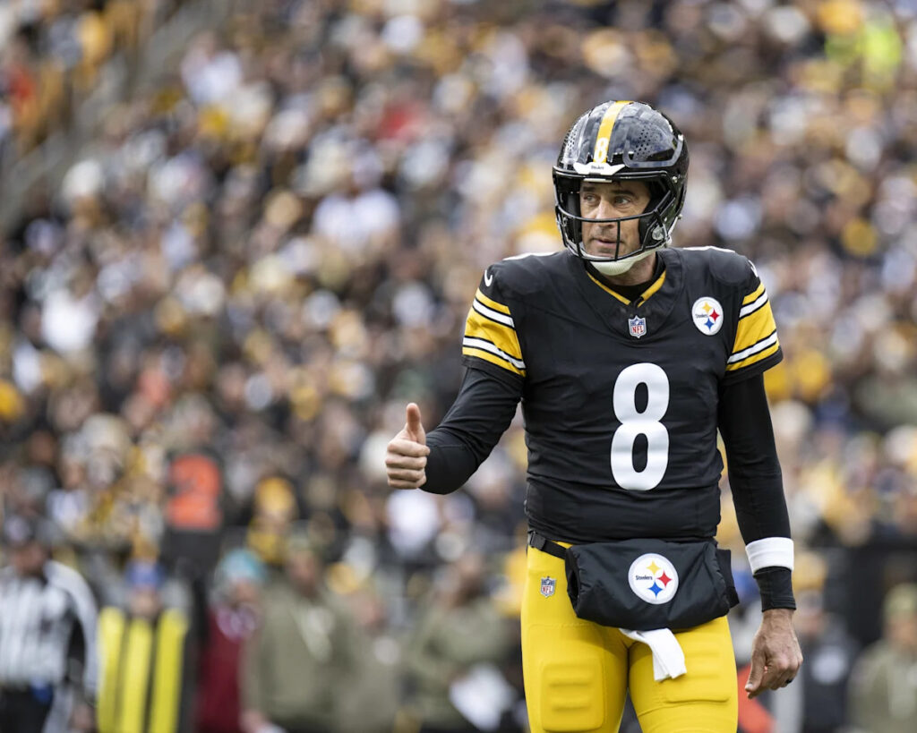 Schefter: Aaron Rodgers believed to have ‘slight break’ in wrist Download app from appStore