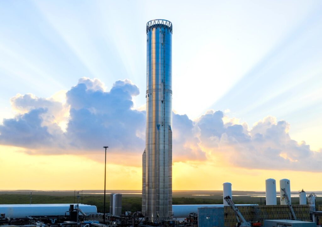 SpaceX’s upgraded Starship suffers explosion during testing Starship booster B18 before the explosion