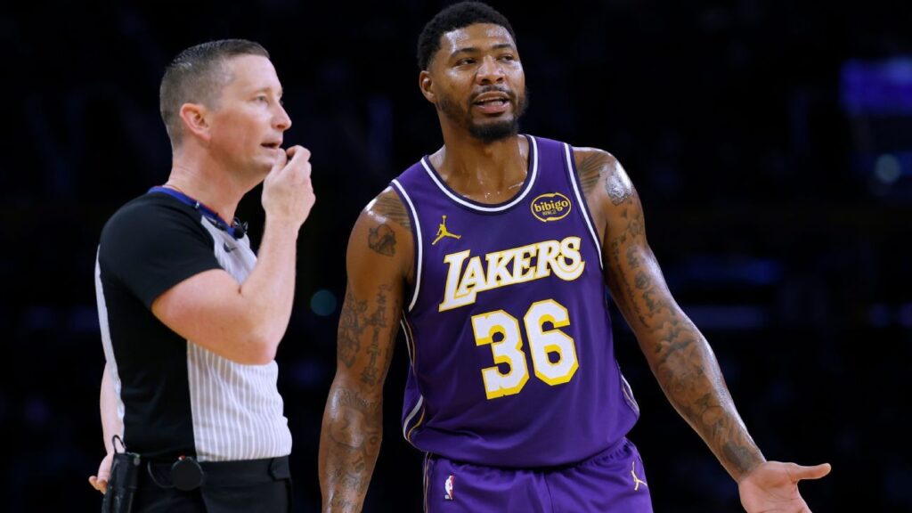 Lakers’ Smart fined $35K for obscene gesture toward official