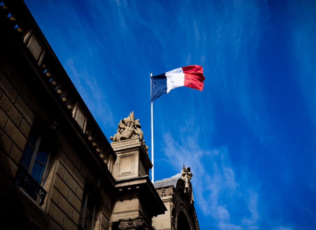 France to ditch Windows for Linux to reduce reliance on US tech French tricolour flag (blue, white and red, symbol of the Republic of France) hanging from a flagpole above the entrance gate to the courtyard of the Elysee Palace, Exit from the Cabinet meeting at the Presidential Palace of the Elysee in Paris, France on August 27, 2025. The ministers get into their cars and leave the Elysee Palace. (Photo by Amaury Cornu / Hans Lucas via AFP)